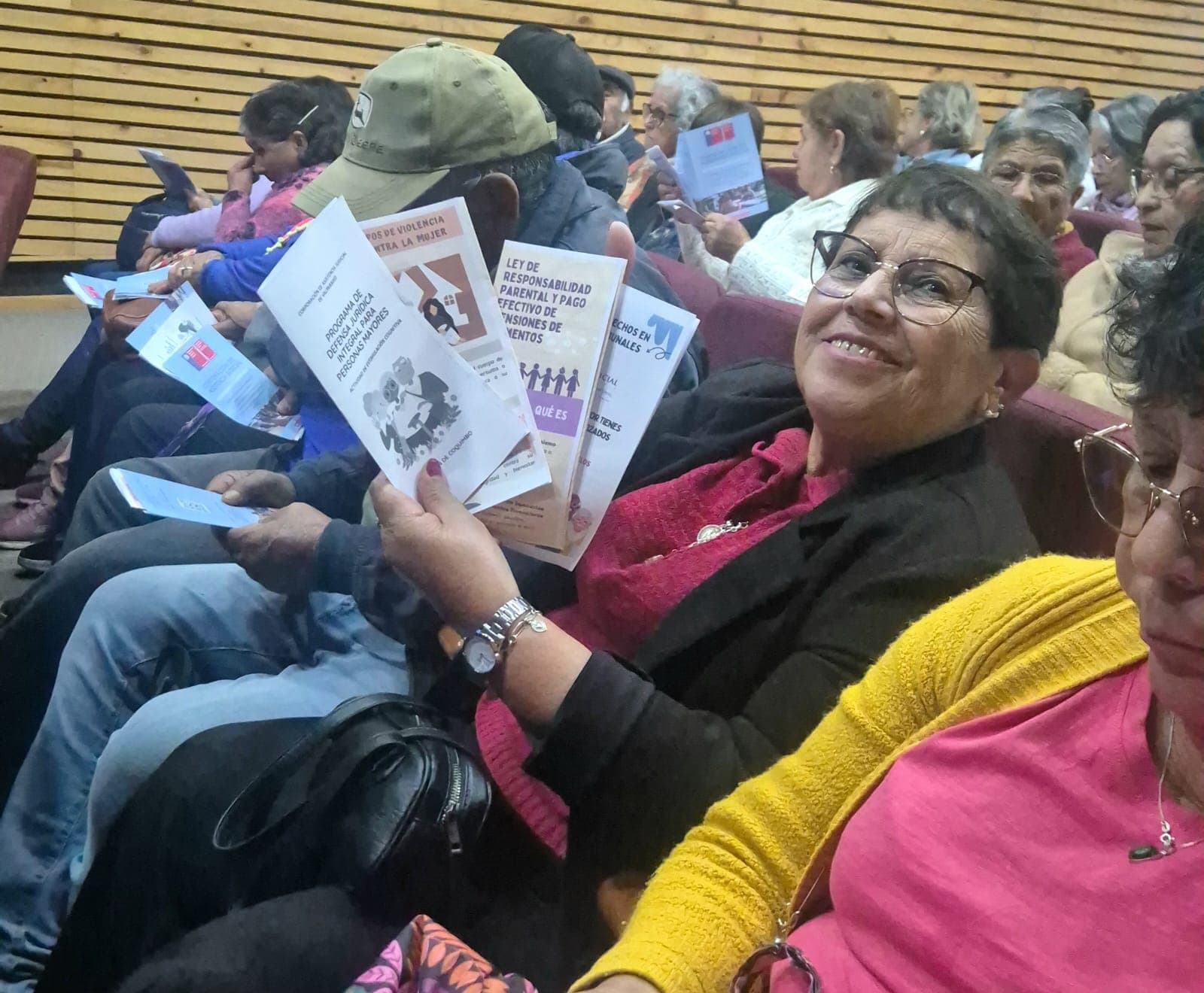 Más de 120 adultos mayores de Monte Patria participan en charla sobre prevención de violencia intrafamiliar