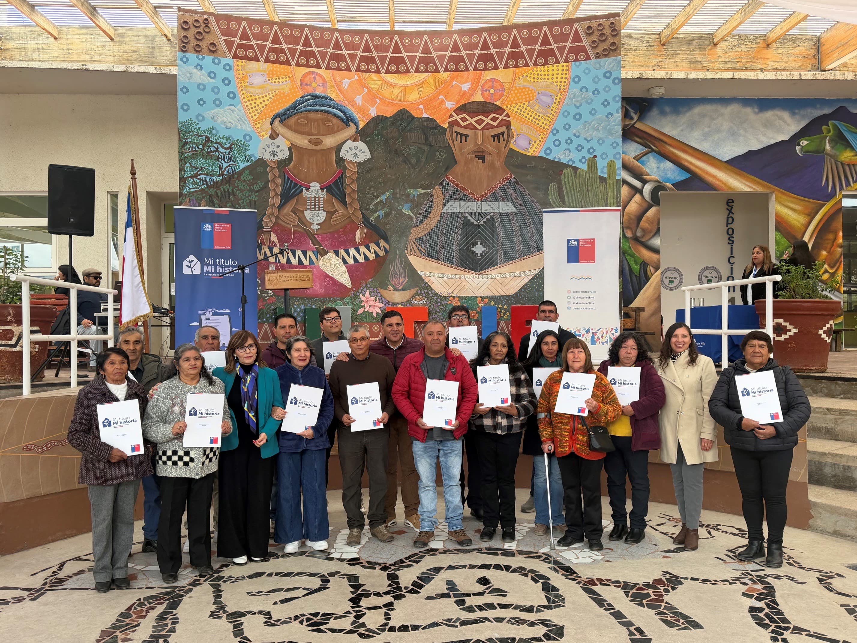 18 familias de Monte Patria reciben títulos de dominio de sus viviendas