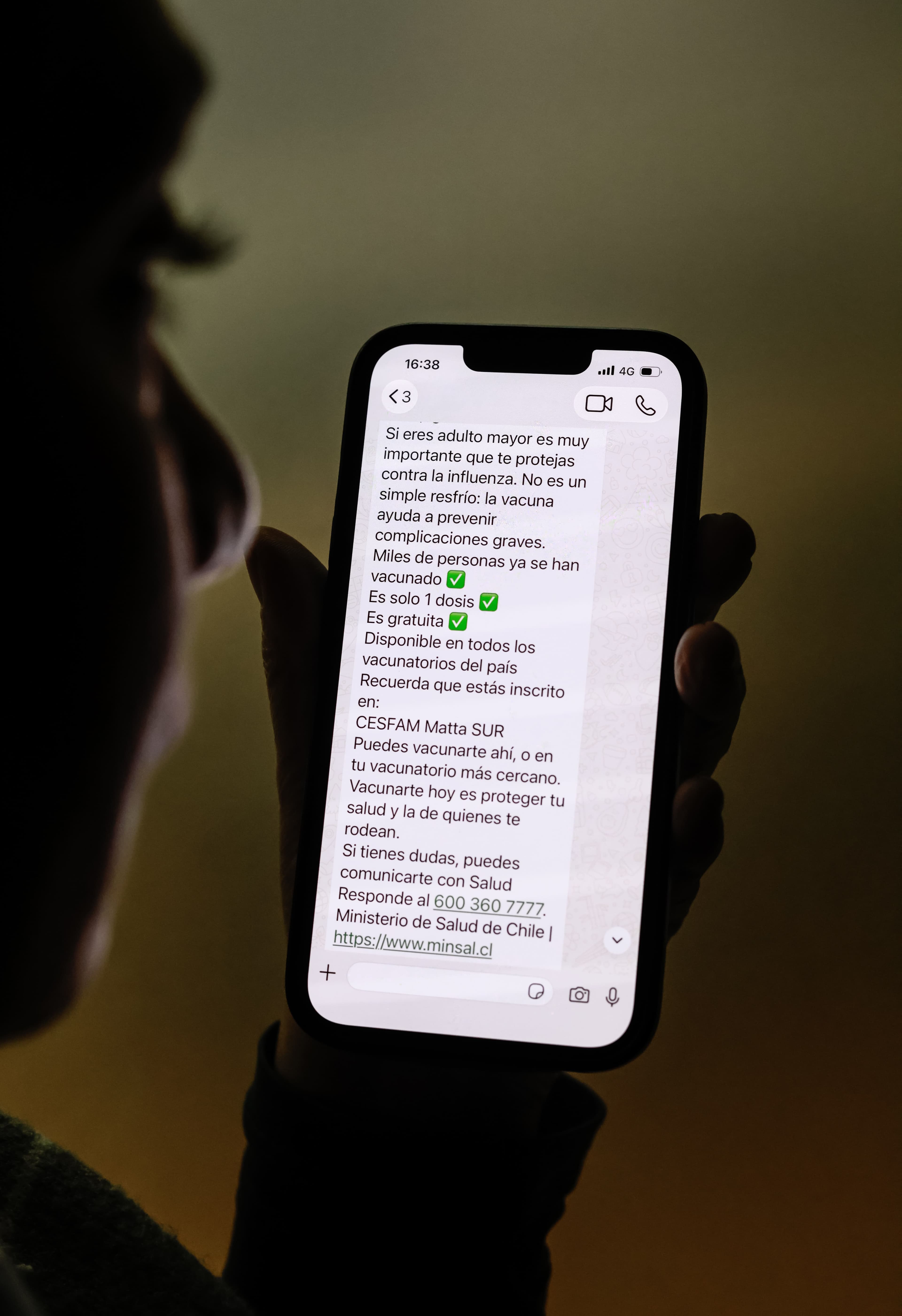 Salud enviará mensajes de WhatsApp para reforzar vacunación contra influenza en mayores de 60
