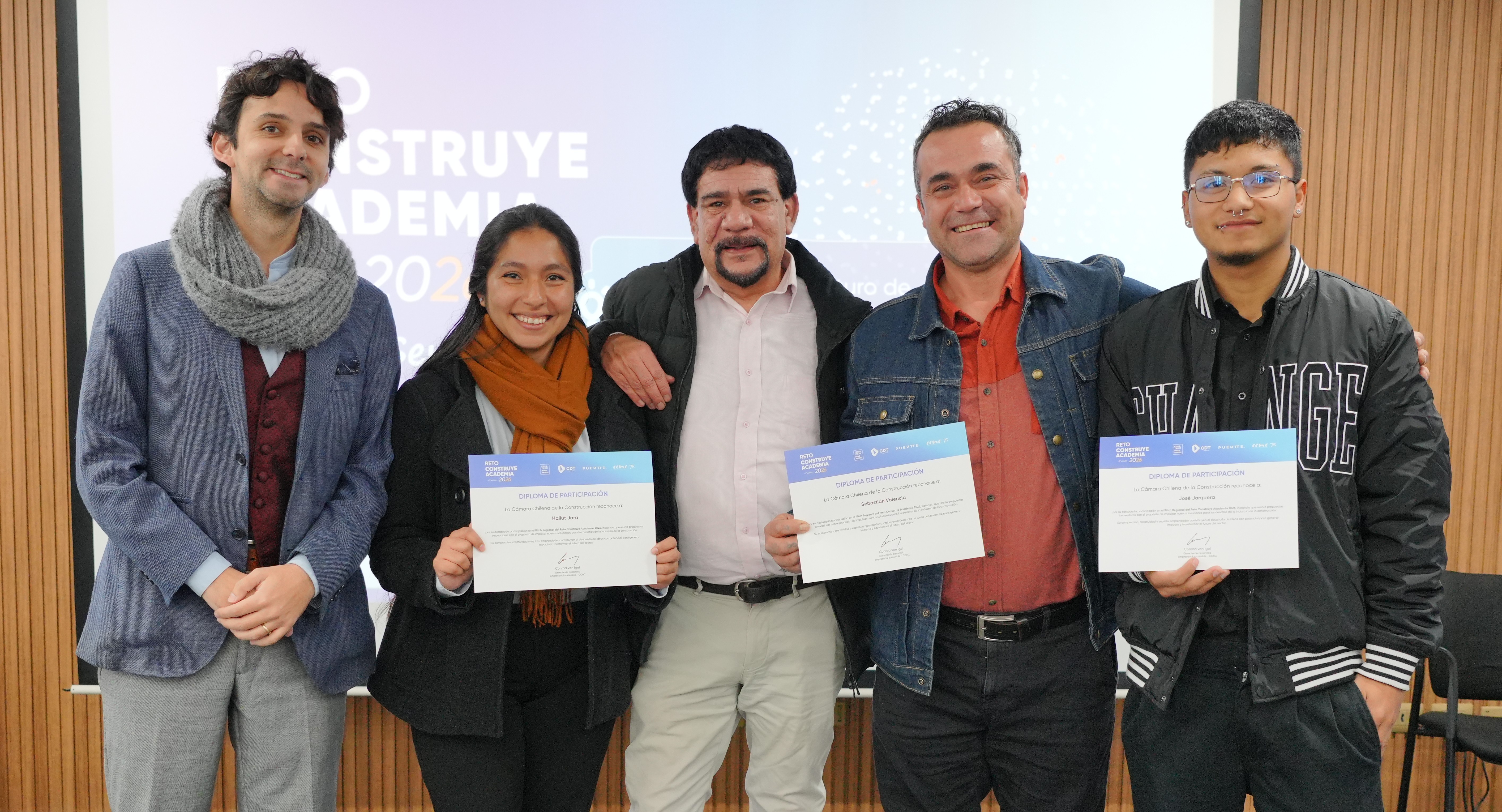 Estudiantes de Inacap ganan Reto Construye Academia con piso de mezclilla reciclada