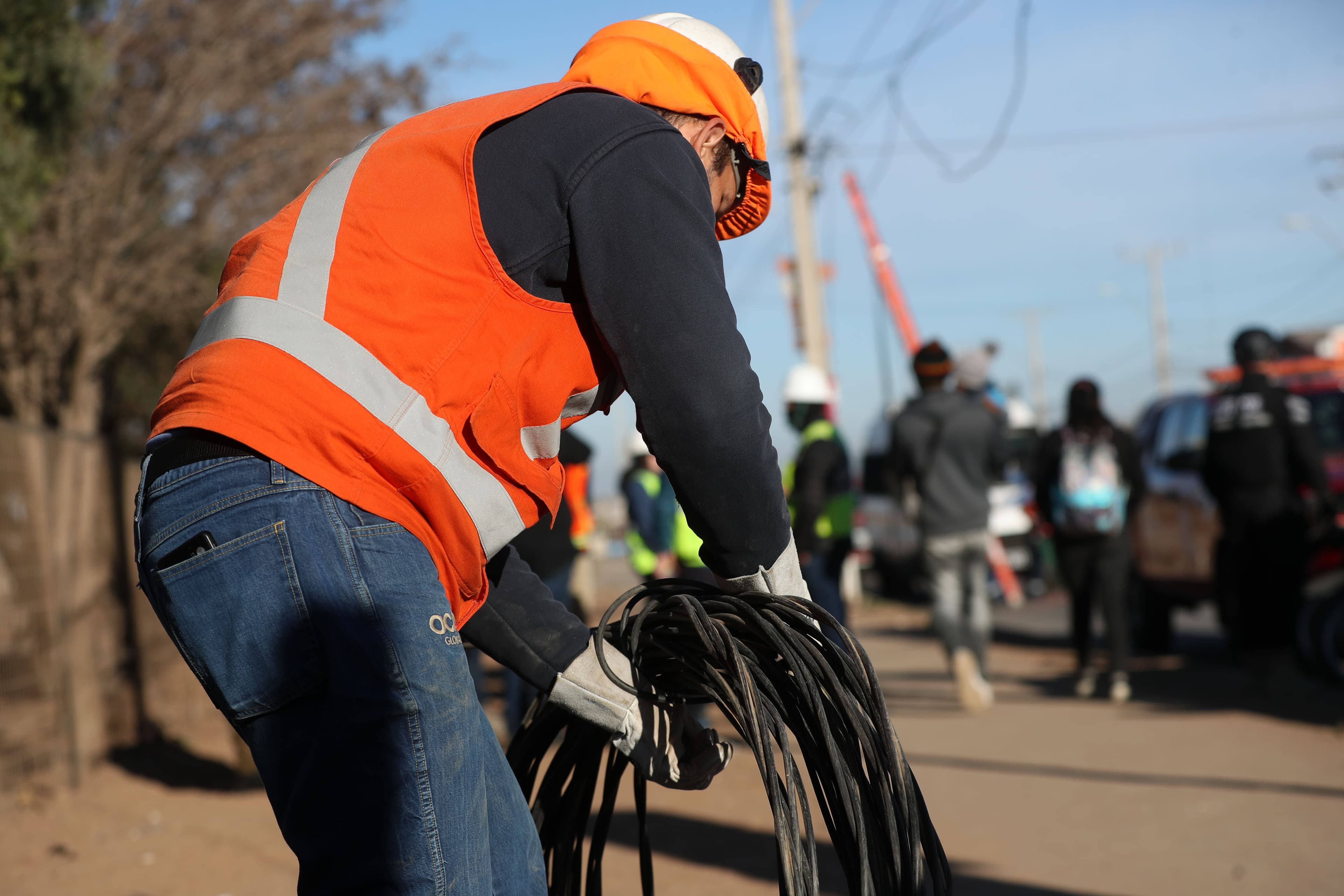 Desmantelan cientos de metros de cables irregulares en toma de La Varilla — foto 1