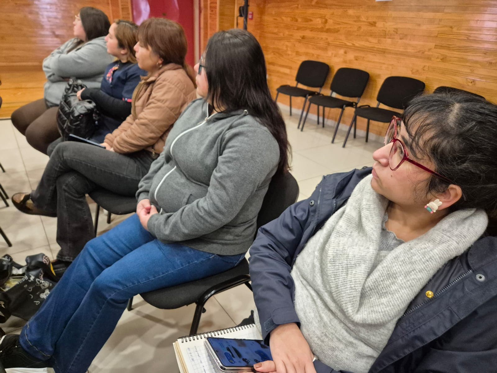 Mujeres jefas de hogar de Punitaqui reciben charla sobre mediación familiar