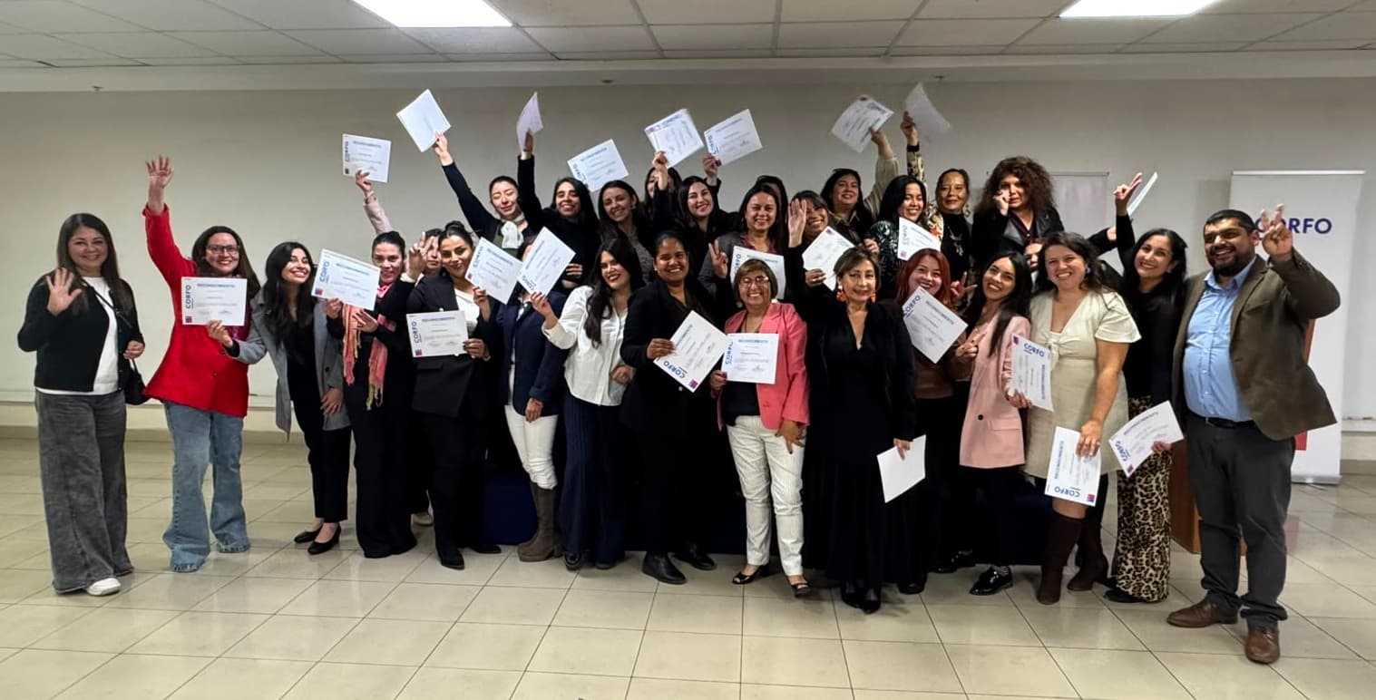 32 emprendedoras de Coquimbo se certifican en Inteligencia Artificial y liderazgo