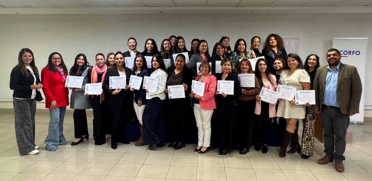 32 emprendedoras de Coquimbo se certifican en Inteligencia Artificial y liderazgo — foto 1