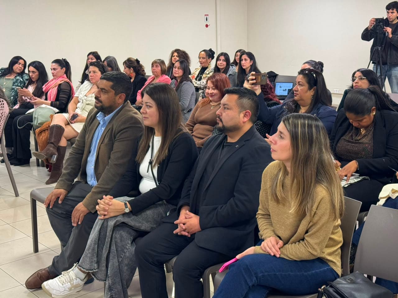 32 emprendedoras de Coquimbo se certifican en Inteligencia Artificial y liderazgo — foto 4