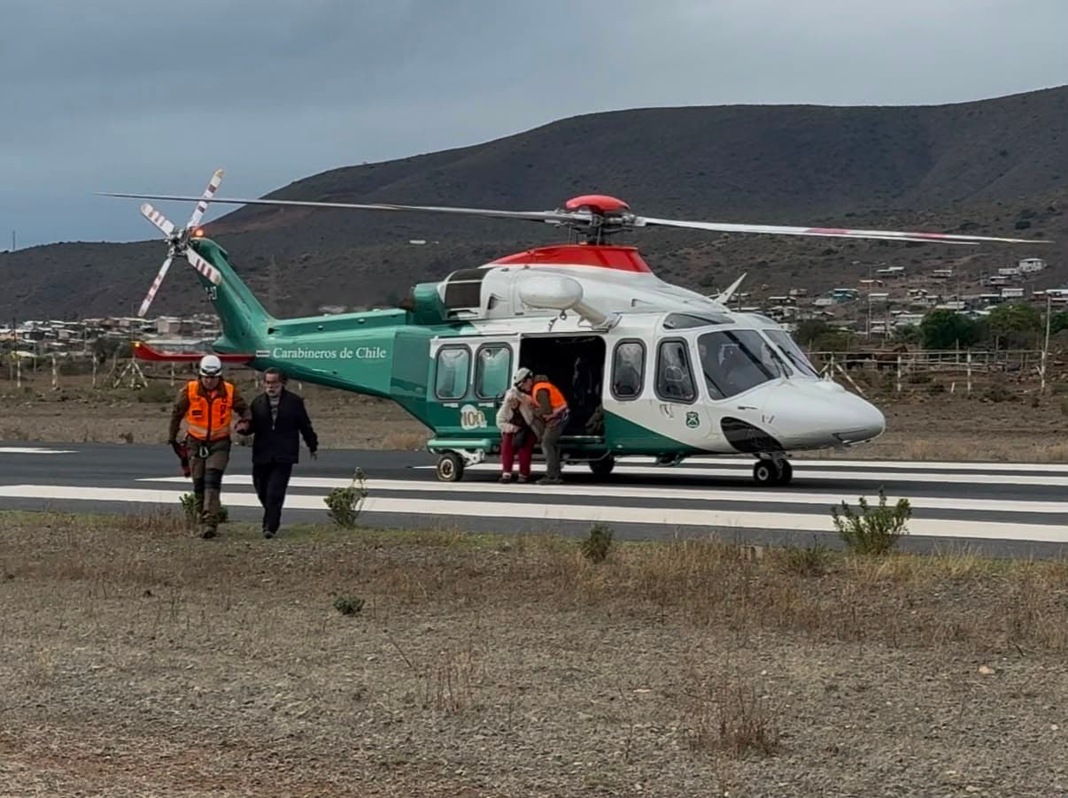 Municipio de Los Vilos coordina aerorescates para familias aisladas por aluviones — foto 1