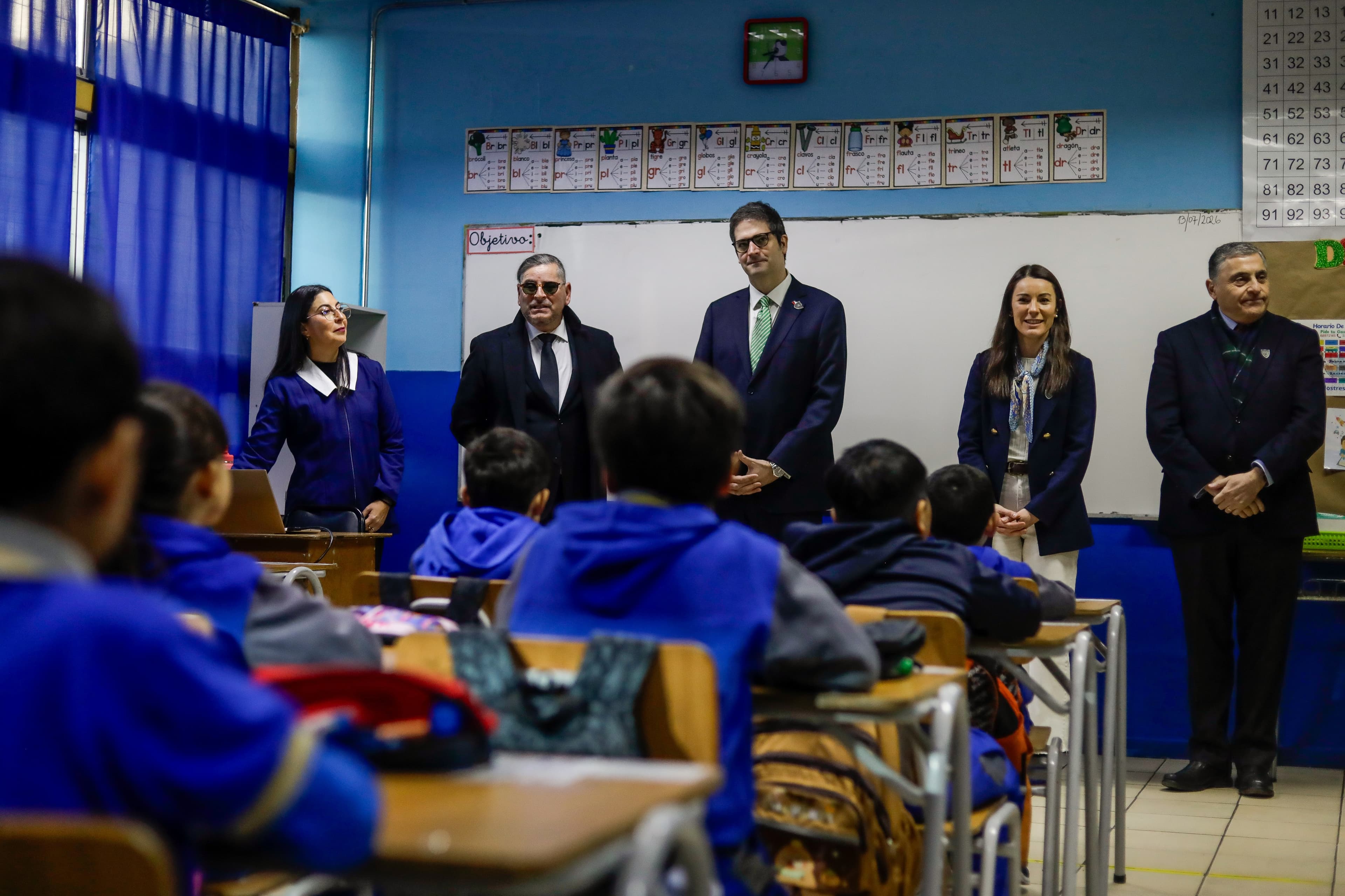 Mineduc lanza plan para mejorar lectura y matemáticas en primeros años escolares