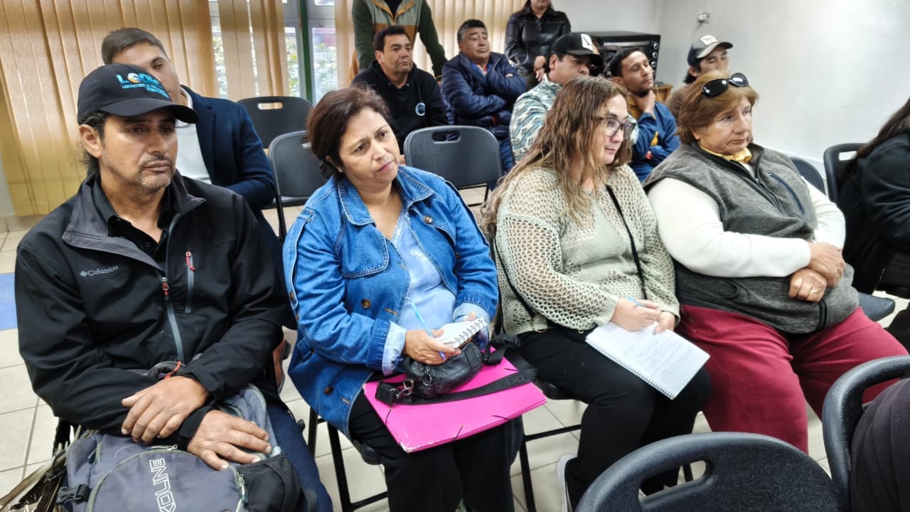 Emprendedores gastronómicos de Tongoy se capacitan en formalización de negocios