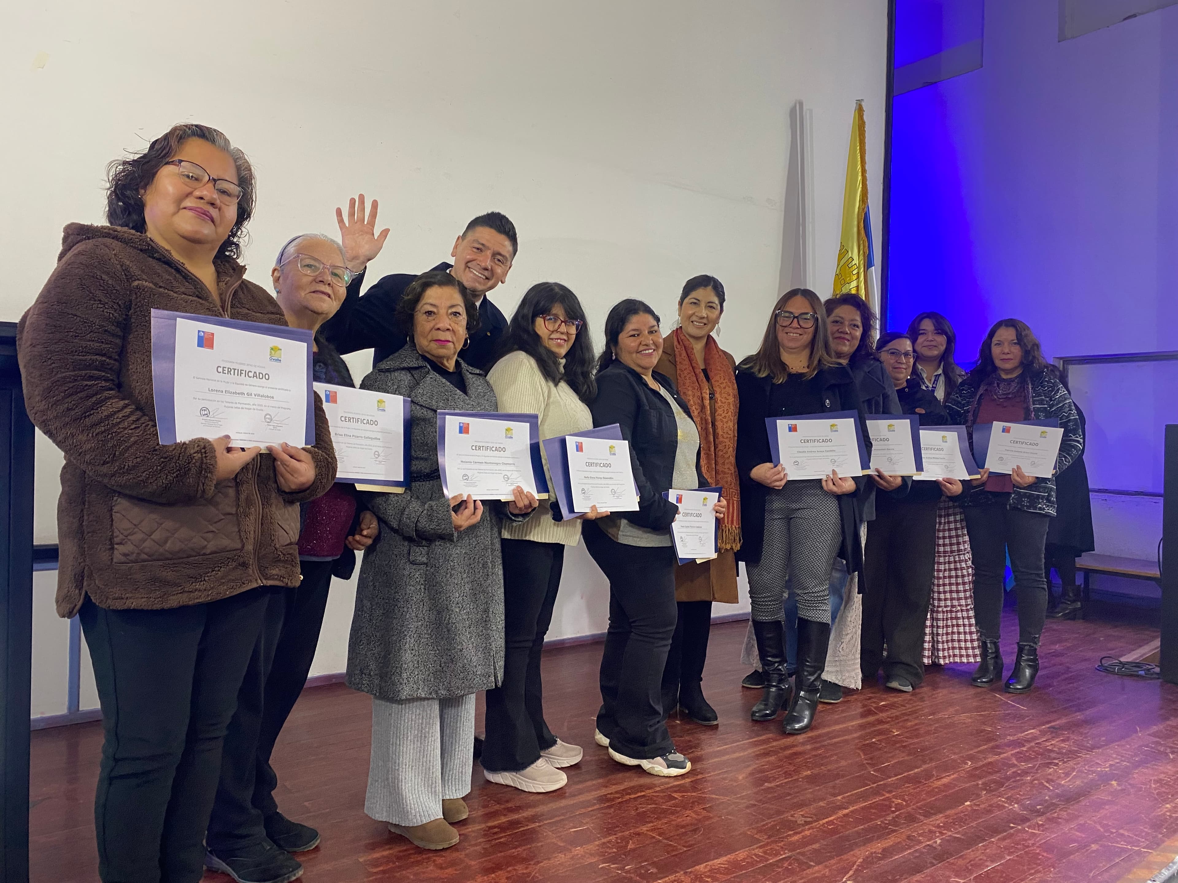 Ovalle certifica a 70 mujeres jefas de hogar y suma 120 nuevas participantes