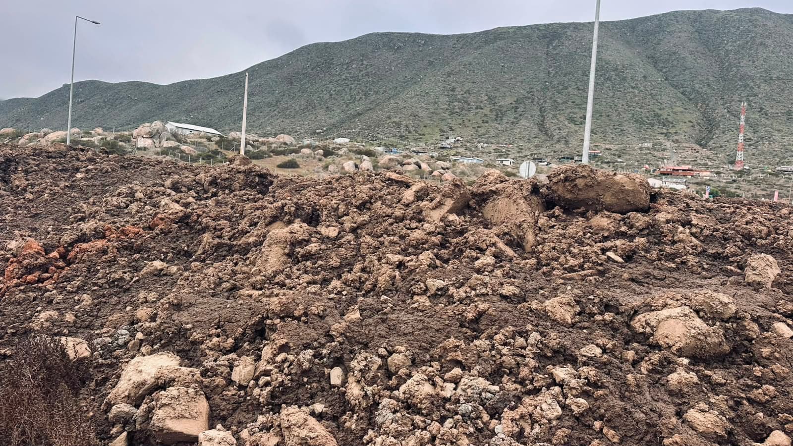 Diputada Castillo emplaza a Sacyr por escombros en Ruta 5 ante riesgo de lluvias