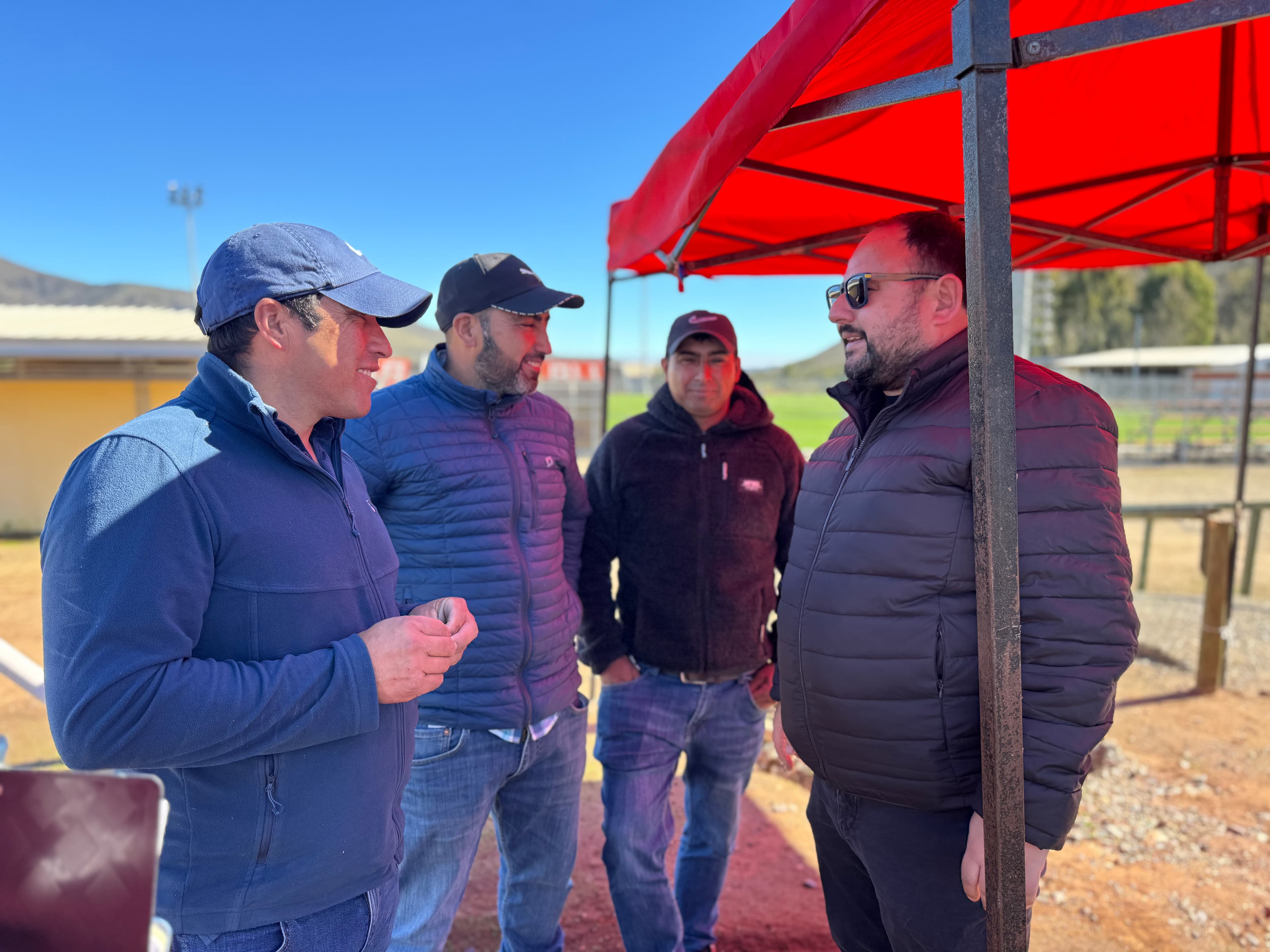 Los Vilos entrega 2.500 ayudas alimentarias a crianceros y apicultores del sector rural — foto 5