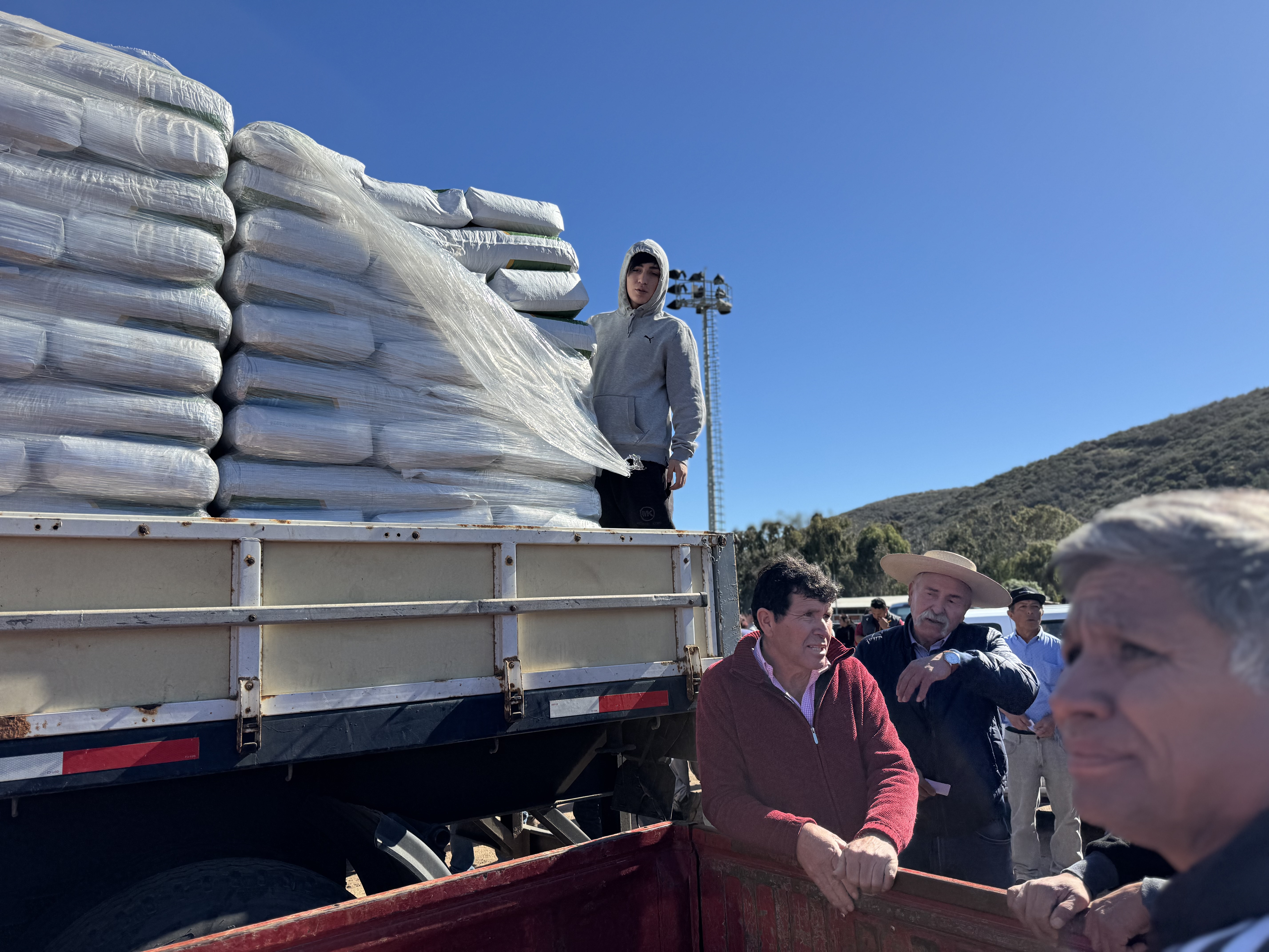 Los Vilos entrega 2.500 ayudas alimentarias a crianceros y apicultores del sector rural — foto 6