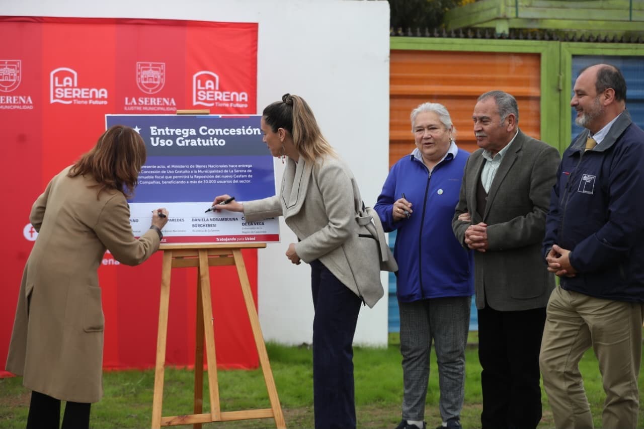 Bienes Nacionales entrega terreno fiscal para nuevo CESFAM de Las Compañías