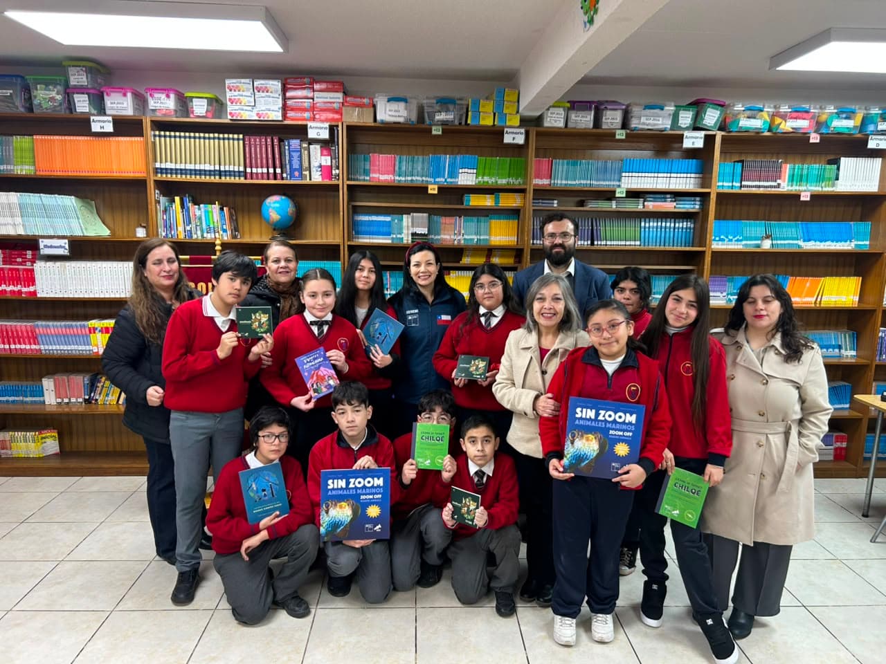 Seremi de Ciencia entrega libros de divulgación científica a colegio de La Serena