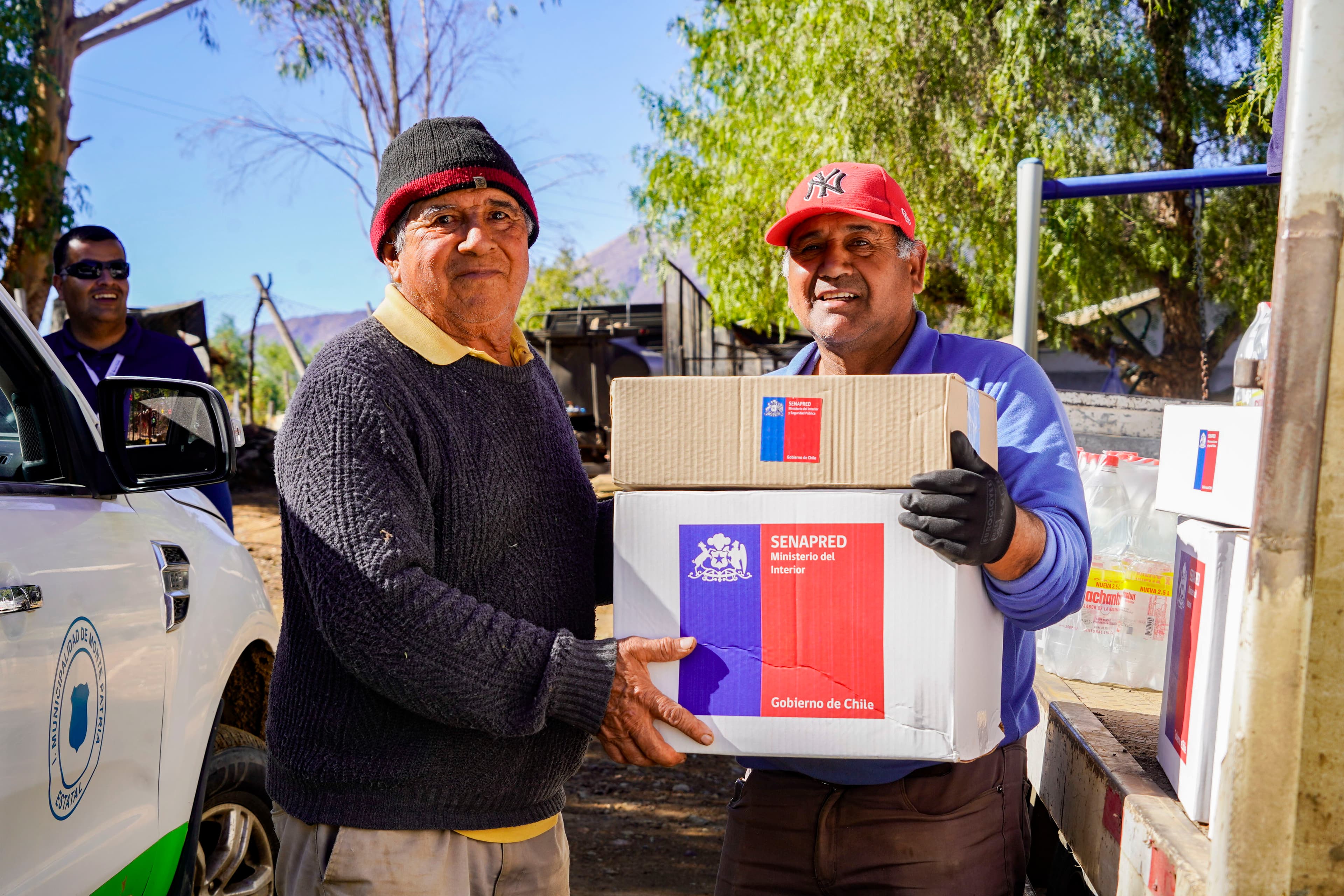 Monte Patria entrega cajas de alimentos tras sistema frontal — foto 2