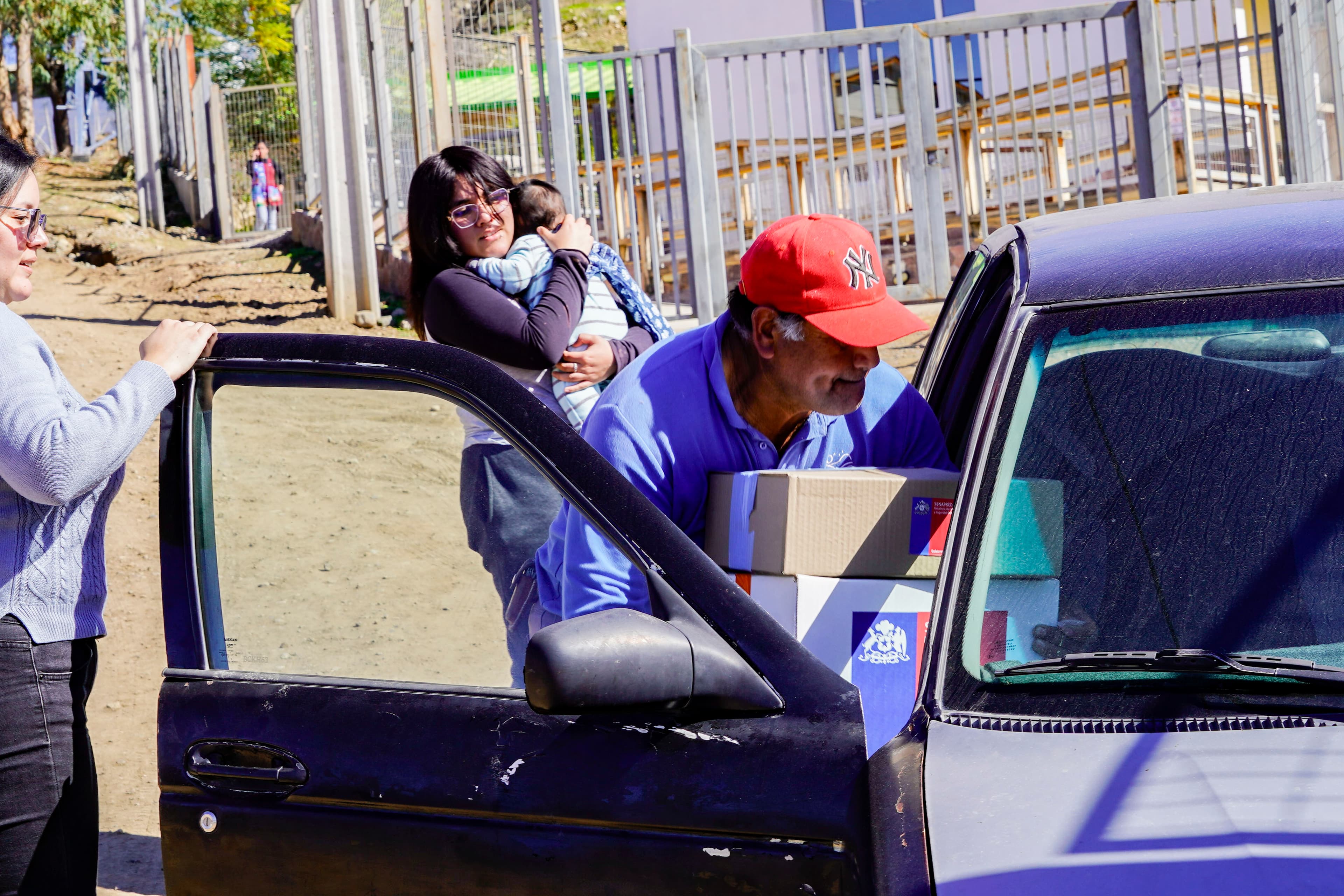 Monte Patria entrega cajas de alimentos tras sistema frontal — foto 3