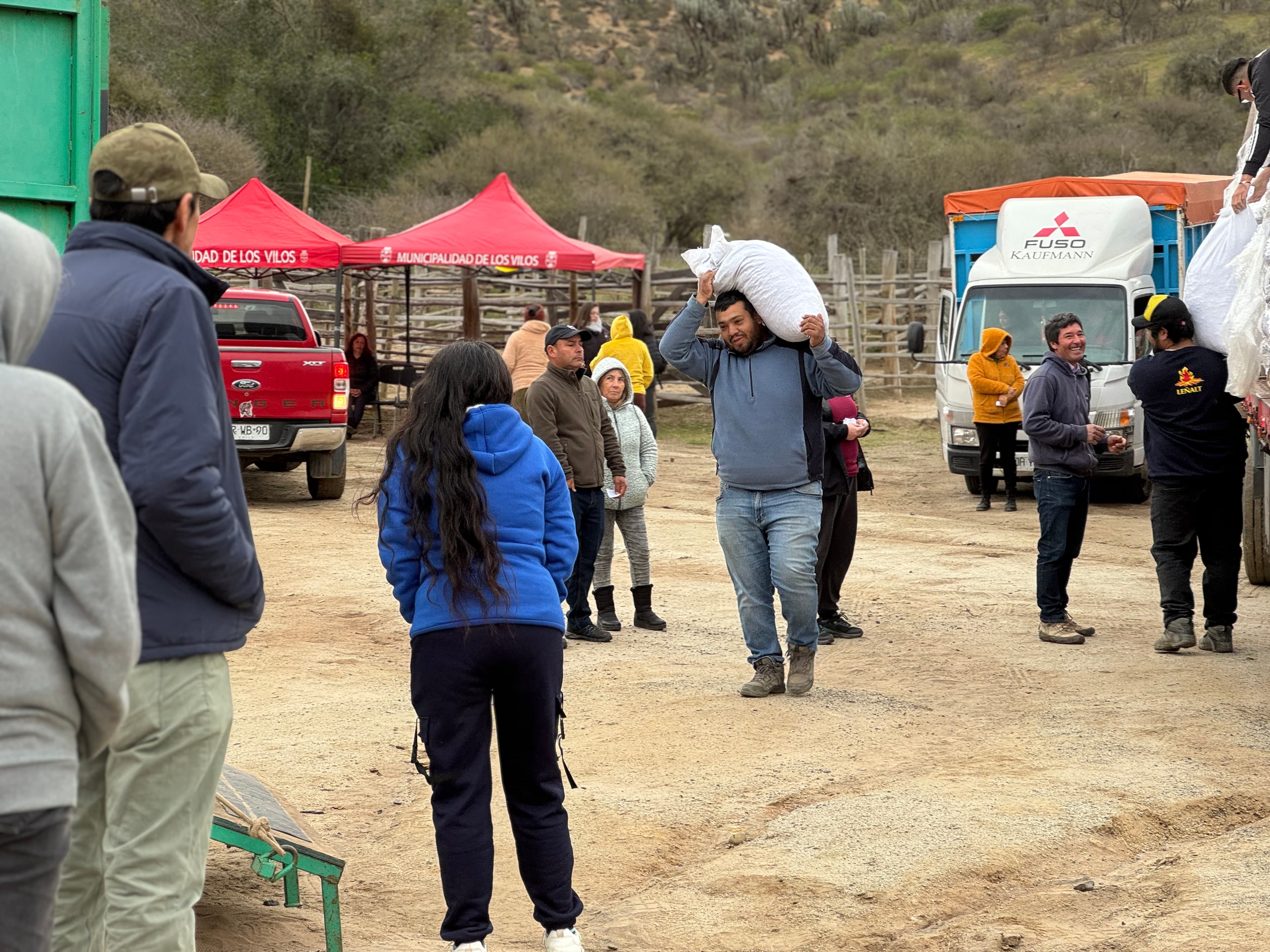 Municipio de Los Vilos entrega ayuda alimentaria a 400 familias rurales afectadas por temporal — foto 1