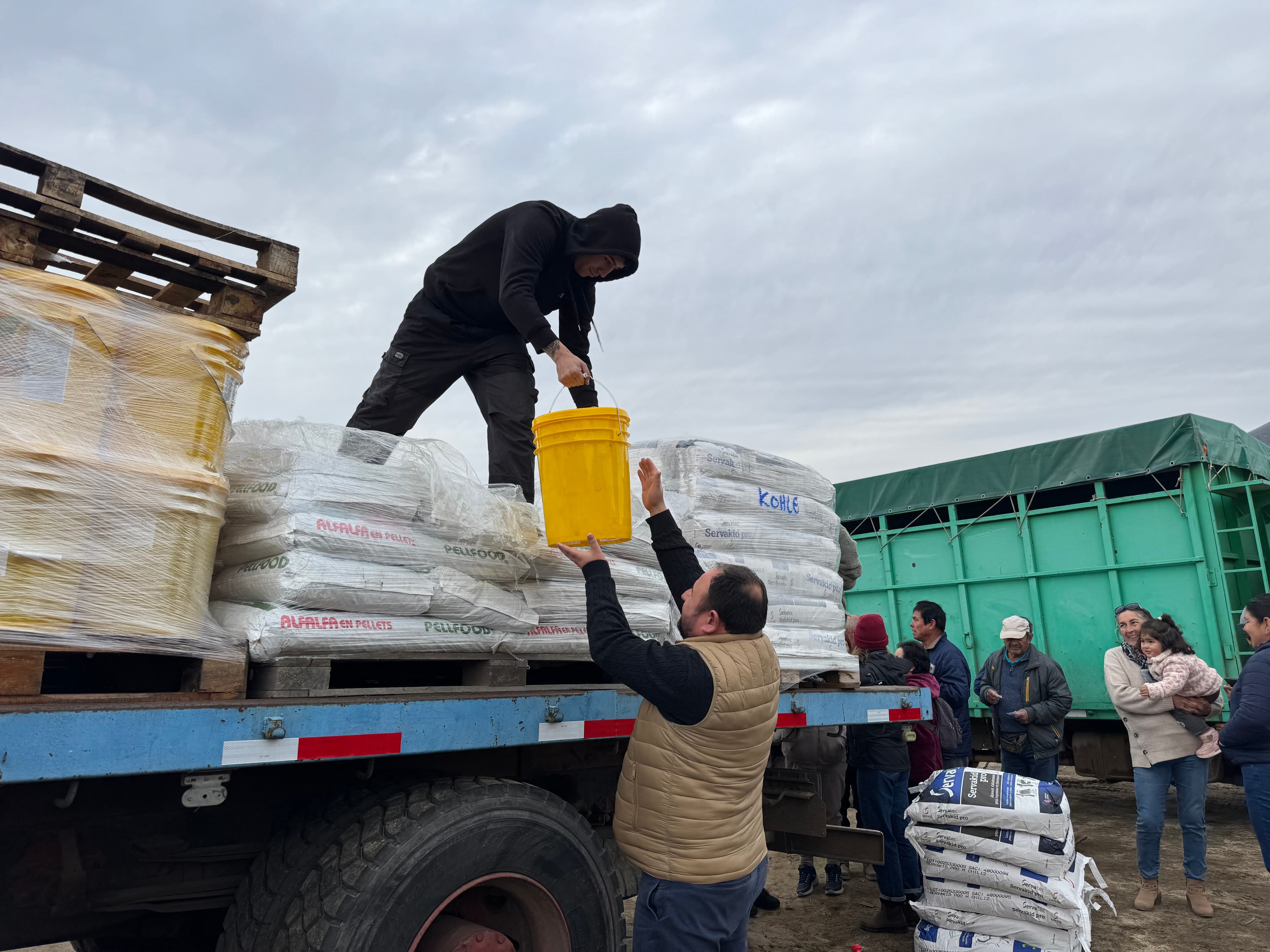 Municipio de Los Vilos entrega ayuda alimentaria a 400 familias rurales afectadas por temporal — foto 3