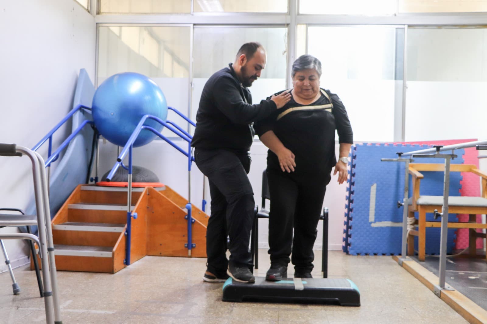 Paciente recupera movilidad tras ACV gracias a kinesiólogos del Hospital de Coquimbo