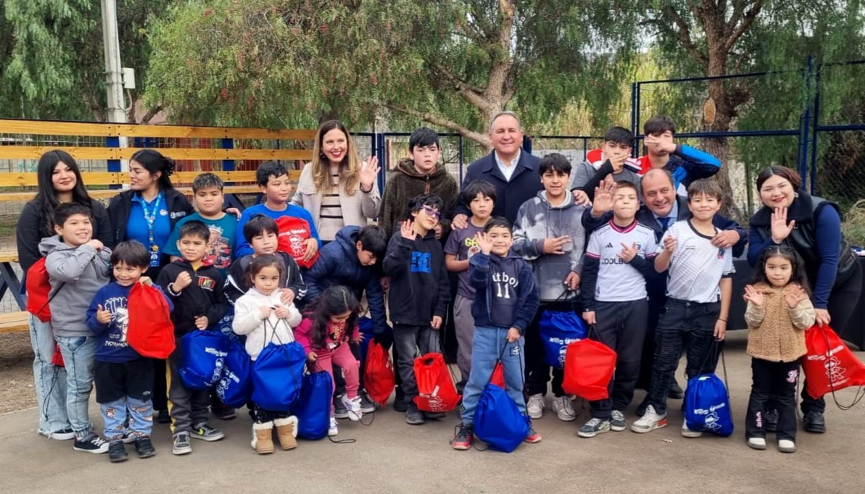 Vicuña inaugura mejoras a multicancha diseñadas por niños y adolescentes