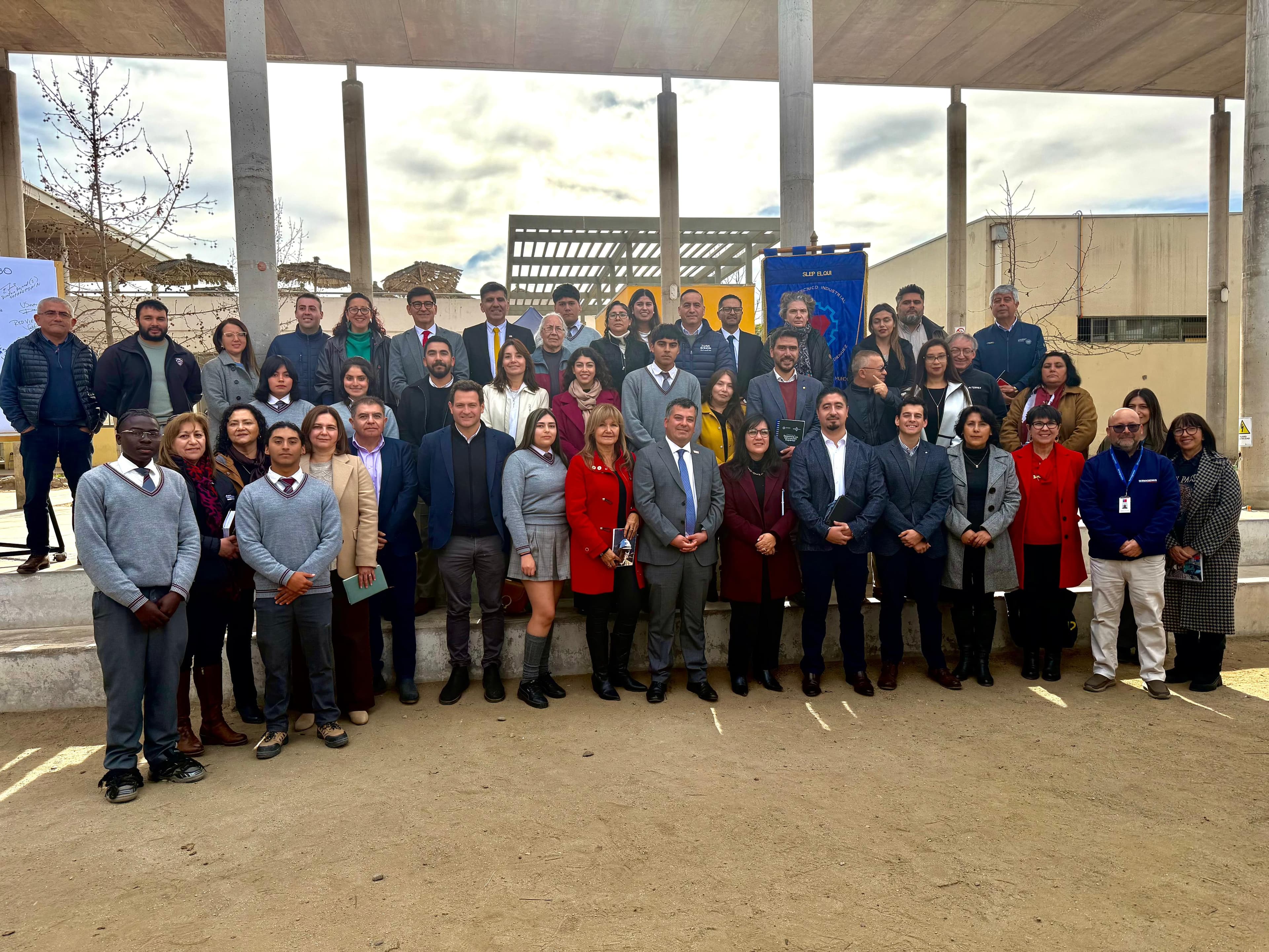 Minería y Educación firman alianza para ampliar prácticas laborales de estudiantes