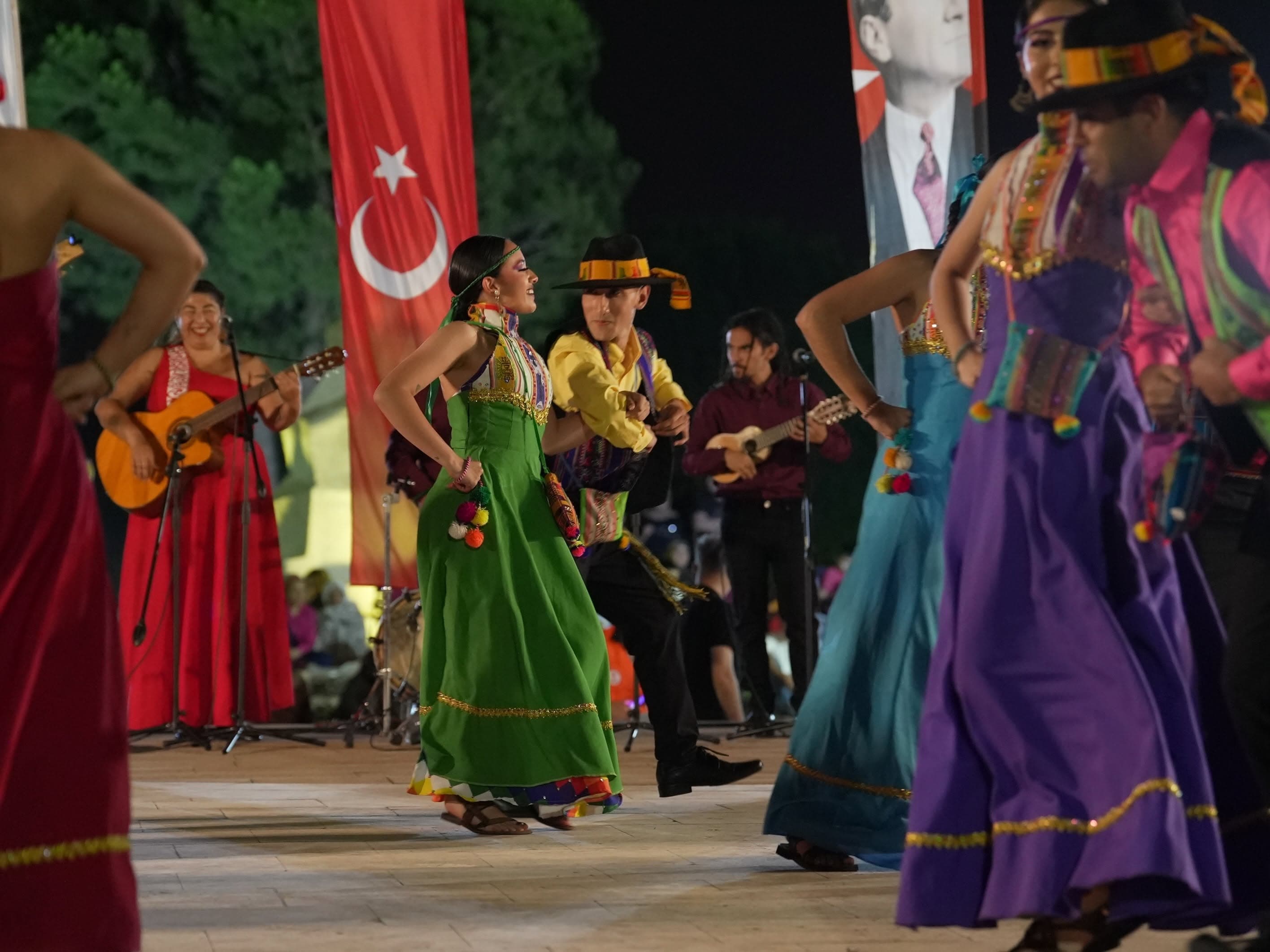 Ballet Alas de Mi Patria hizo historia en Turquía ante 65 mil espectadores