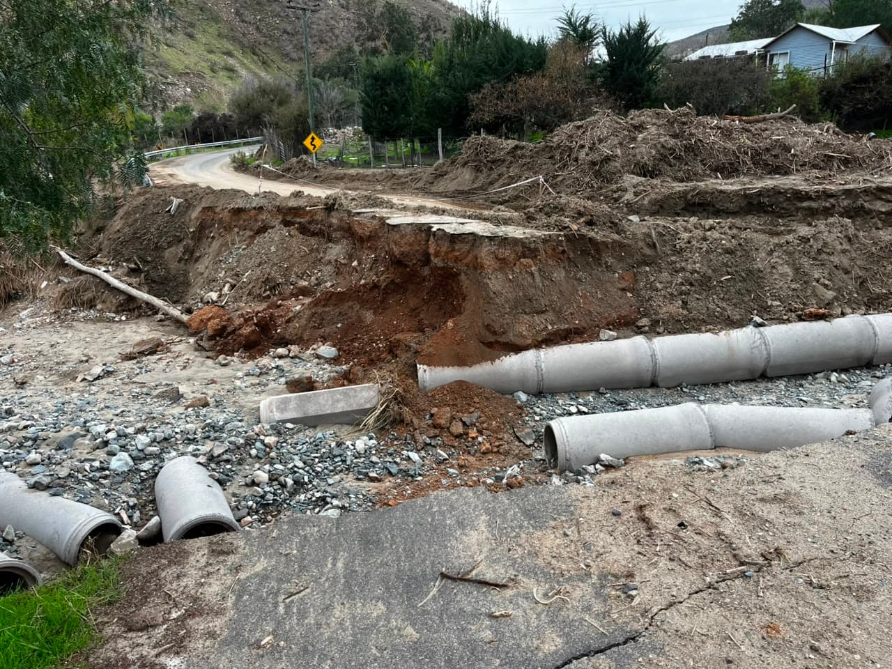 Municipio de Illapel coordina trabajo con Vialidad y Serviu en terreno