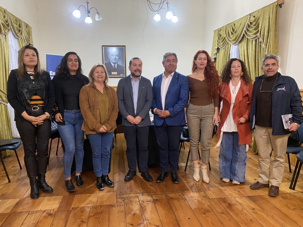 reunión con los gremios de comercio y turismo de la ciudad con el objetivo de conocer sus necesidades y poder presentar mejores ofertes de capacitación durante el presente año.