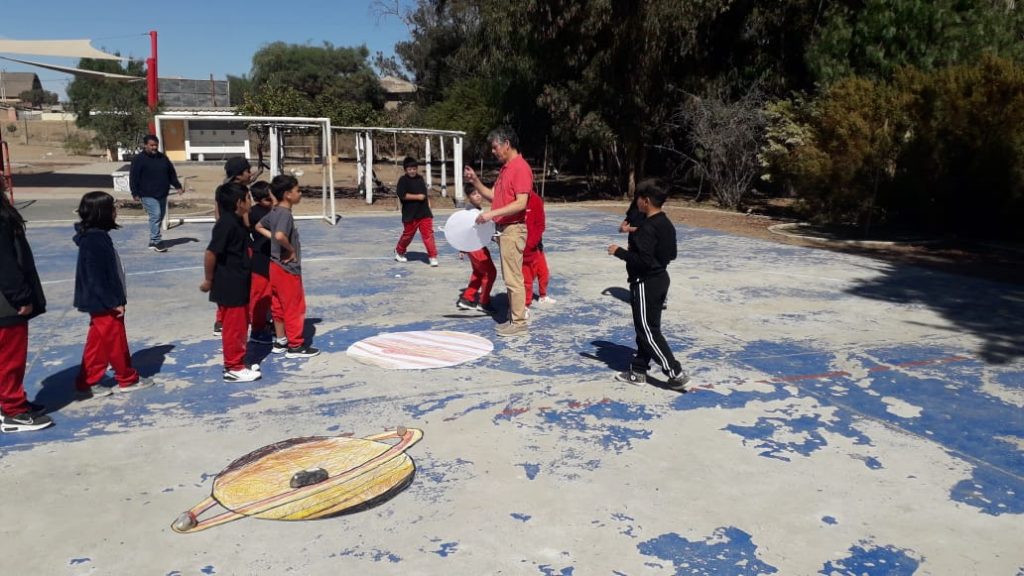 Una innovadora forma para fortalecer las habilidades de estudiantes está desarrollando el establecimiento educativo ubicado en la zona rural de Coquimbo, con clases teóricas y prácticas para conocer detalles sobre el universo y sus misterios.