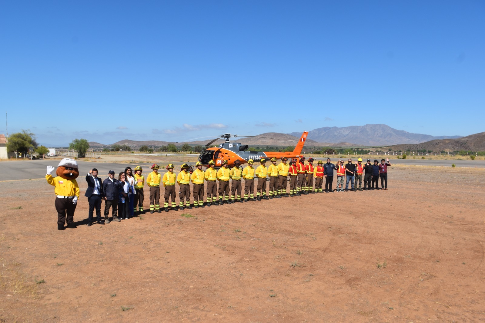 Presentan aeronave que apoyará el combate de incendios forestales en la región durante 90 días