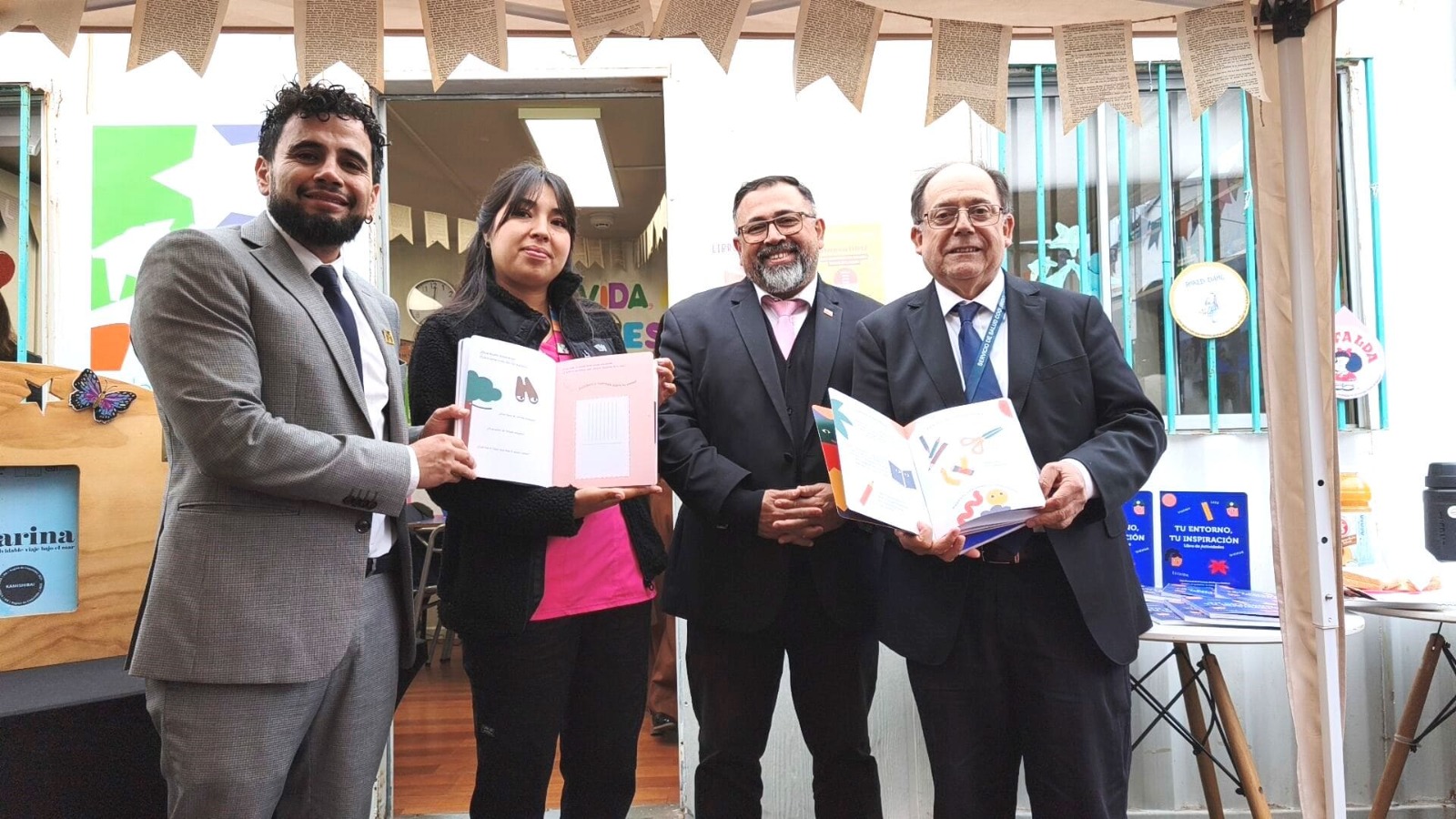 Gobierno entrega libros interactivos a programa Aulas Hospitalarias