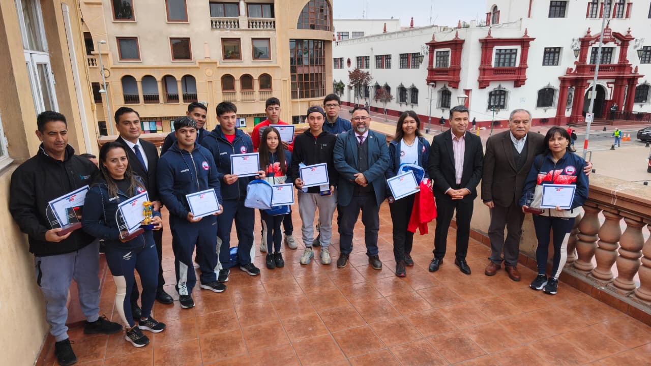 Gobierno reconoce a deportistas de la región que lograron medallas en torneos internacionales